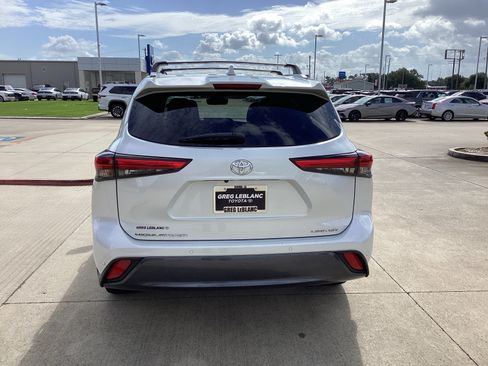 Used 2023 Toyota Highlander Limited FWD image 6