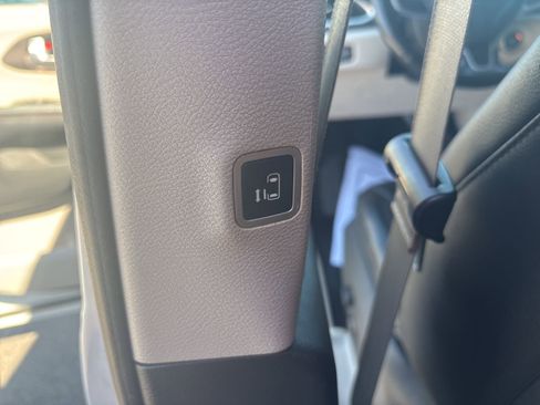 Used 2017 Chrysler Pacifica Touring-L Plus image 16