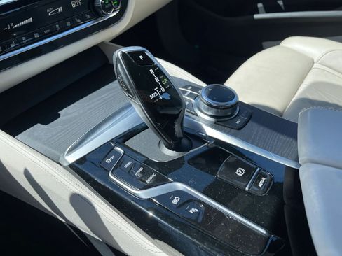 Used 2022 BMW 530e w/ Executive Package RWD image 29