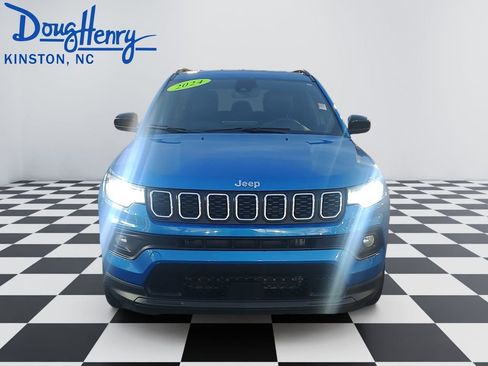 Used 2024 Jeep Compass Latitude AWD/4WD image 8