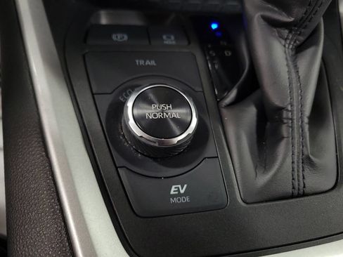 Used 2025 Toyota RAV4 XLE AWD/4WD image 19