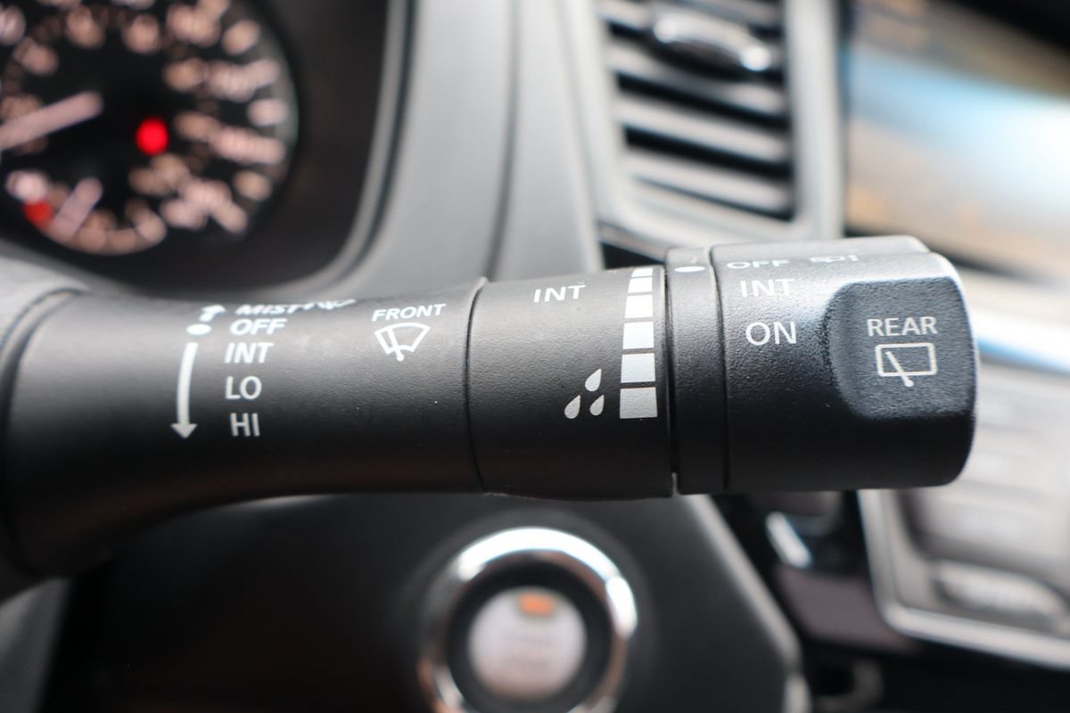 Used 2016 Nissan Pathfinder SV AWD/4WD image 34