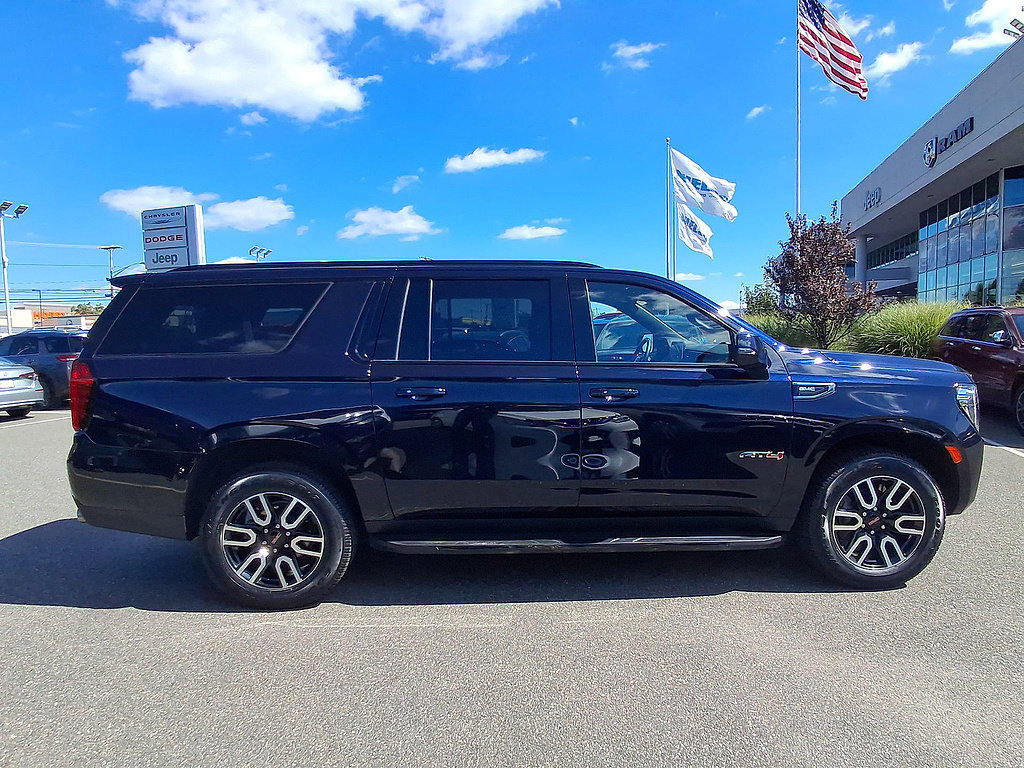 Used 2023 GMC Yukon XL AT4 AWD/4WD image 32