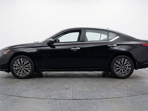 Used 2025 Nissan Altima 2.5 SV FWD image 5