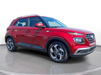 Used 2024 Hyundai Venue SEL FWD video 1