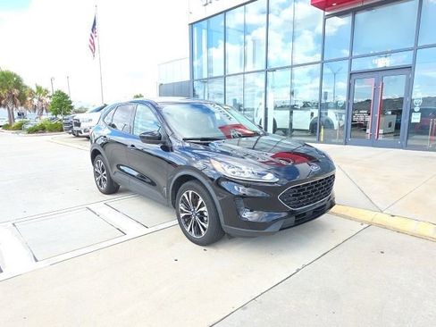 Used 2021 Ford Escape SE w/ SE Sport Appearance Package AWD/4WD image 2