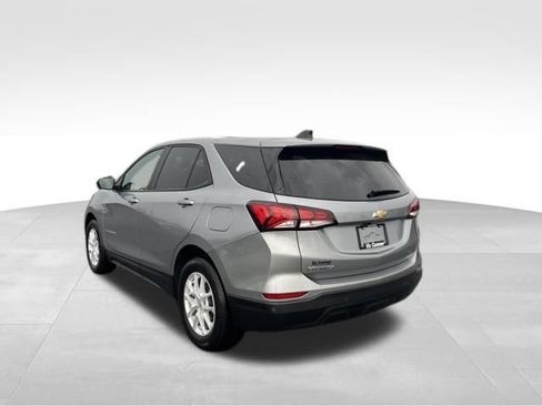 Used 2024 Chevrolet Equinox LS w/ LS Convenience Package FWD image 3