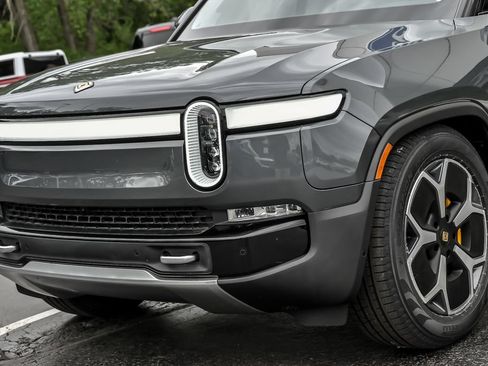 Used 2023 Rivian R1S Adventure AWD/4WD image 6