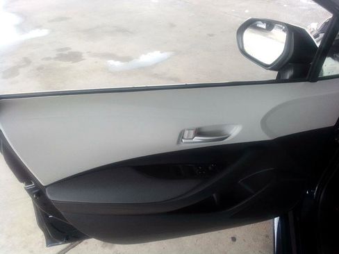 Used 2021 Toyota Corolla LE image 21