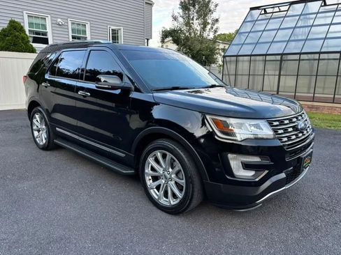 Used 2017 Ford Explorer Limited image 12