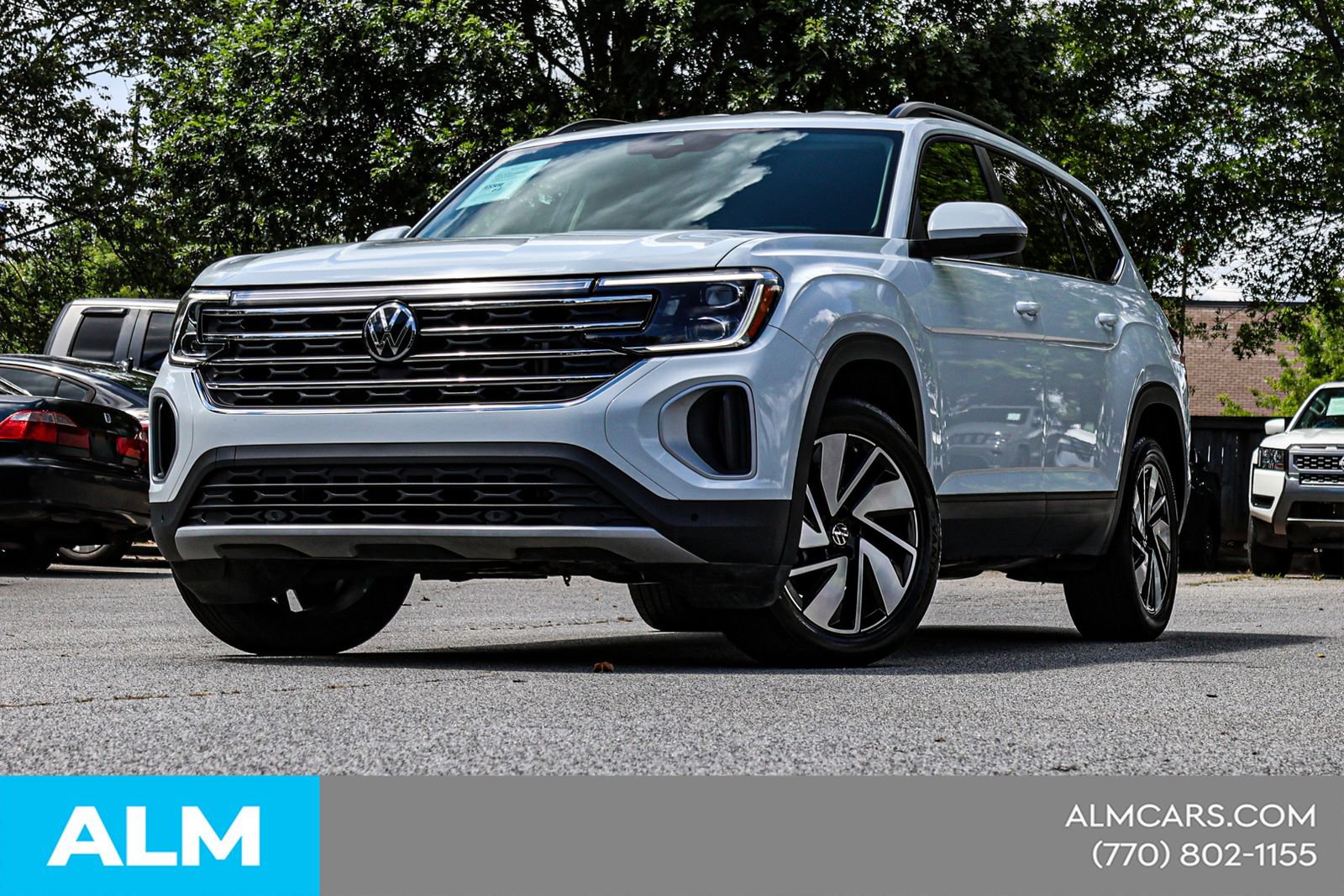 Used 2025 Volkswagen Atlas SE FWD image 2
