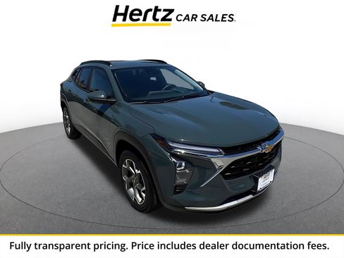 Used 2025 Chevrolet Trax LT FWD image 1