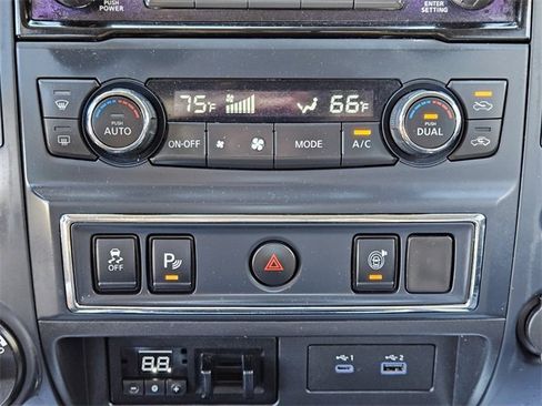 Used 2022 Nissan Titan SV w/ SV Convenience Package image 24