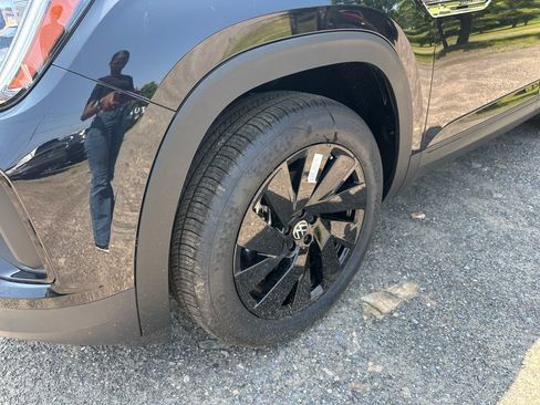 New 2026 Volkswagen Atlas Cross Sport SE AWD/4WD image 7