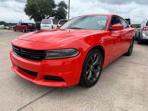 Used 2019 Dodge Charger SXT w/ Plus Group RWD image 3