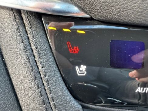 Used 2025 Cadillac XT5 Premium Luxury image 17