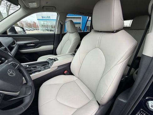Used 2024 Toyota Grand Highlander XLE image 25