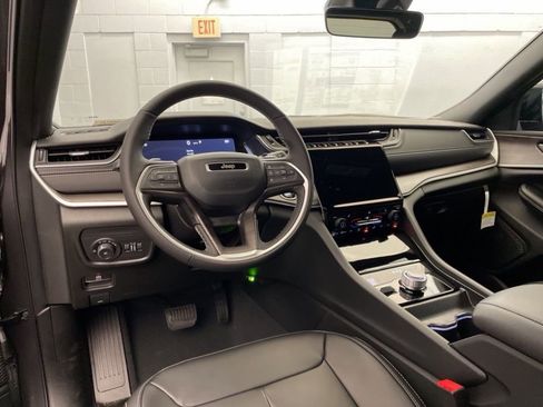 New 2025 Jeep Grand Cherokee Limited image 9