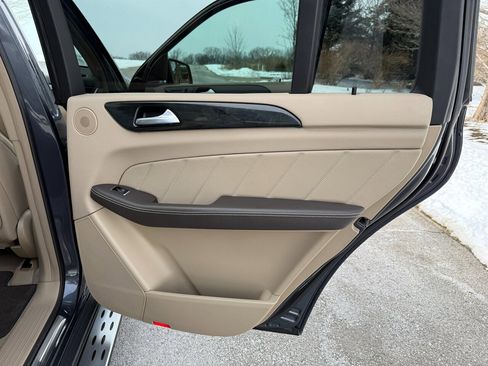 Used 2016 Mercedes-Benz GL 450 4MATIC w/ Premium I Package image 35