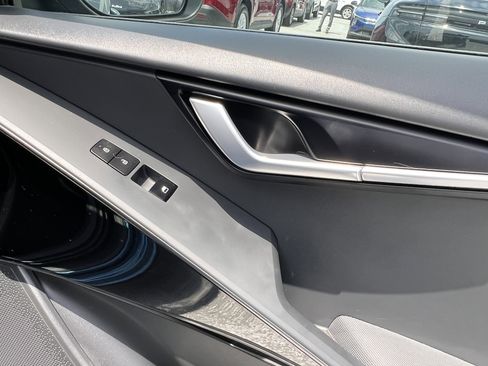 Certified 2023 Kia Niro EX FWD image 17