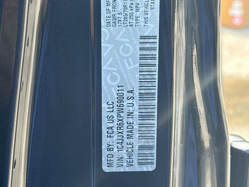 Certified 2023 Jeep Wrangler Unlimited Rubicon 4xe AWD/4WD image 36