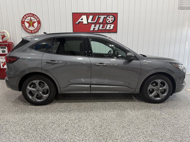 Used 2023 Ford Escape ST-Line w/ Tech Pack #1 FWD image 3
