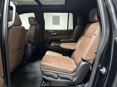 Used 2024 Chevrolet Suburban High Country w/ Premium Package AWD/4WD image 24