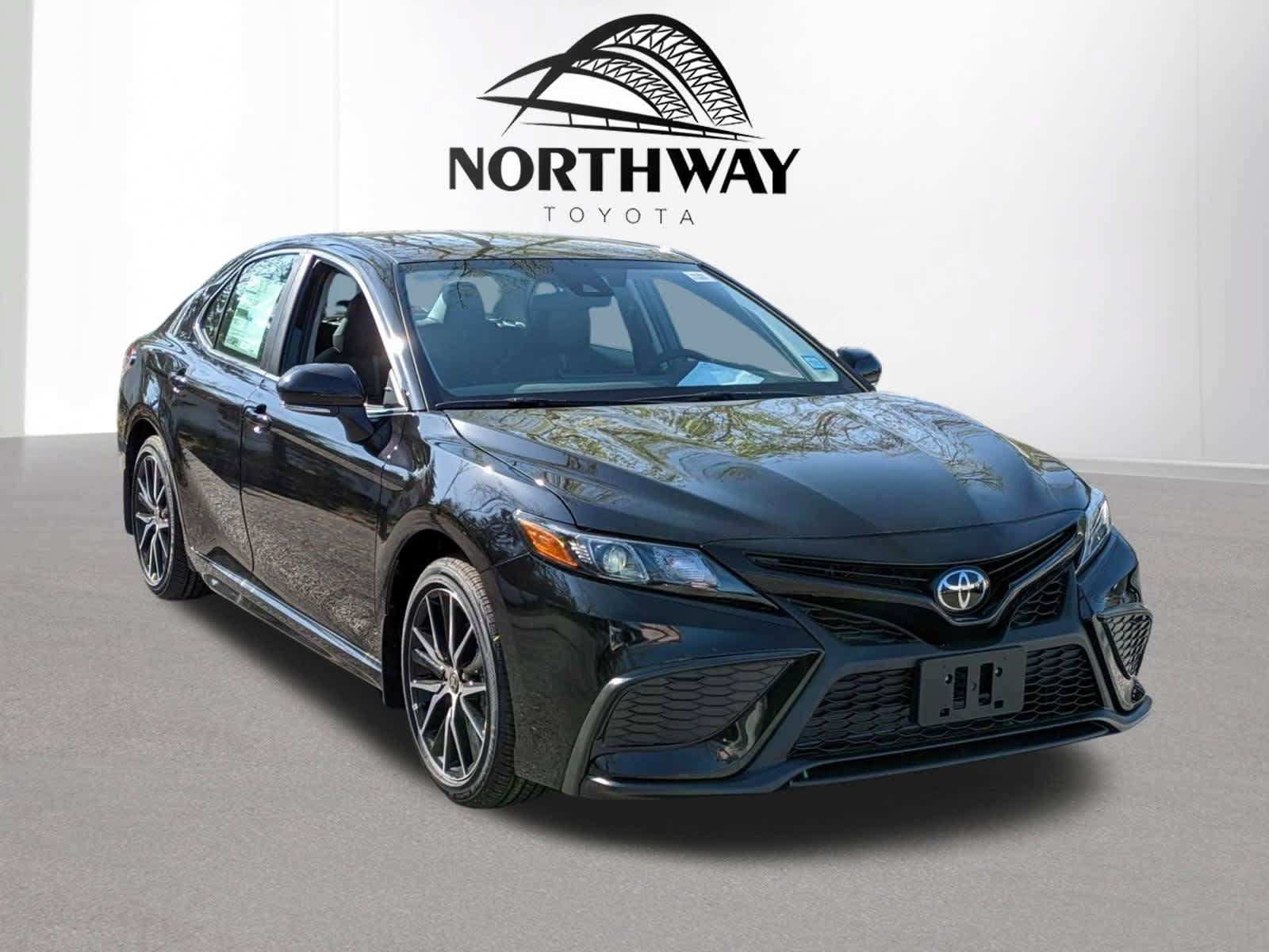 Used 2024 Toyota Camry SE w/ Cold Weather Package FWD image 11
