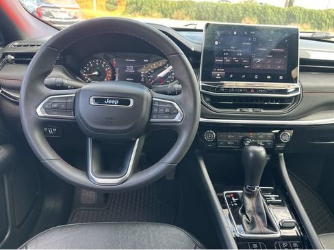 Used 2023 Jeep Compass Trailhawk AWD/4WD image 6