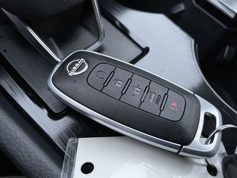 Used 2025 Nissan Rogue SV image 33