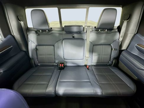 Used 2022 Chevrolet Silverado 1500 High Country w/ High Country Premium Package AWD/4WD image 13