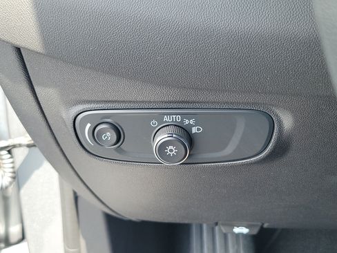Used 2024 Chevrolet Equinox LS w/ LS Convenience Package FWD image 17