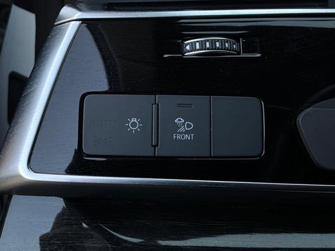 Used 2019 Audi Q8 Premium Plus w/ Premium Plus AWD/4WD image 27
