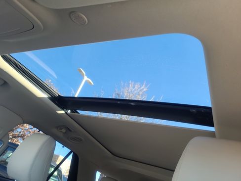 Certified 2023 Ford Explorer Platinum w/ Technology Package image 33