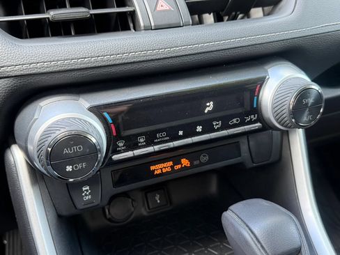 Used 2020 Toyota RAV4 XLE w/ Convenience Package AWD/4WD image 18