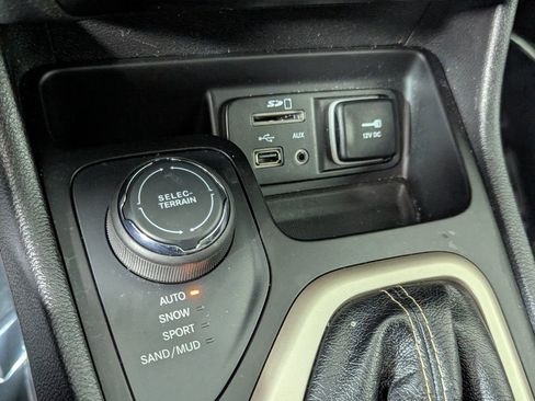 Used 2017 Jeep Cherokee High Altitude image 23