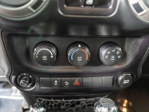 Used 2017 Jeep Wrangler Unlimited Sport w/ Quick Order Package 24S AWD/4WD image 19