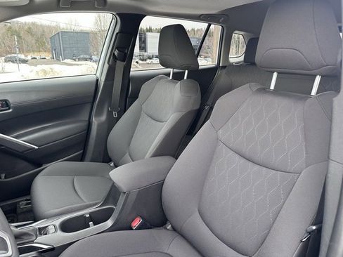 Used 2023 Toyota Corolla Cross LE w/ Moonroof Package image 12