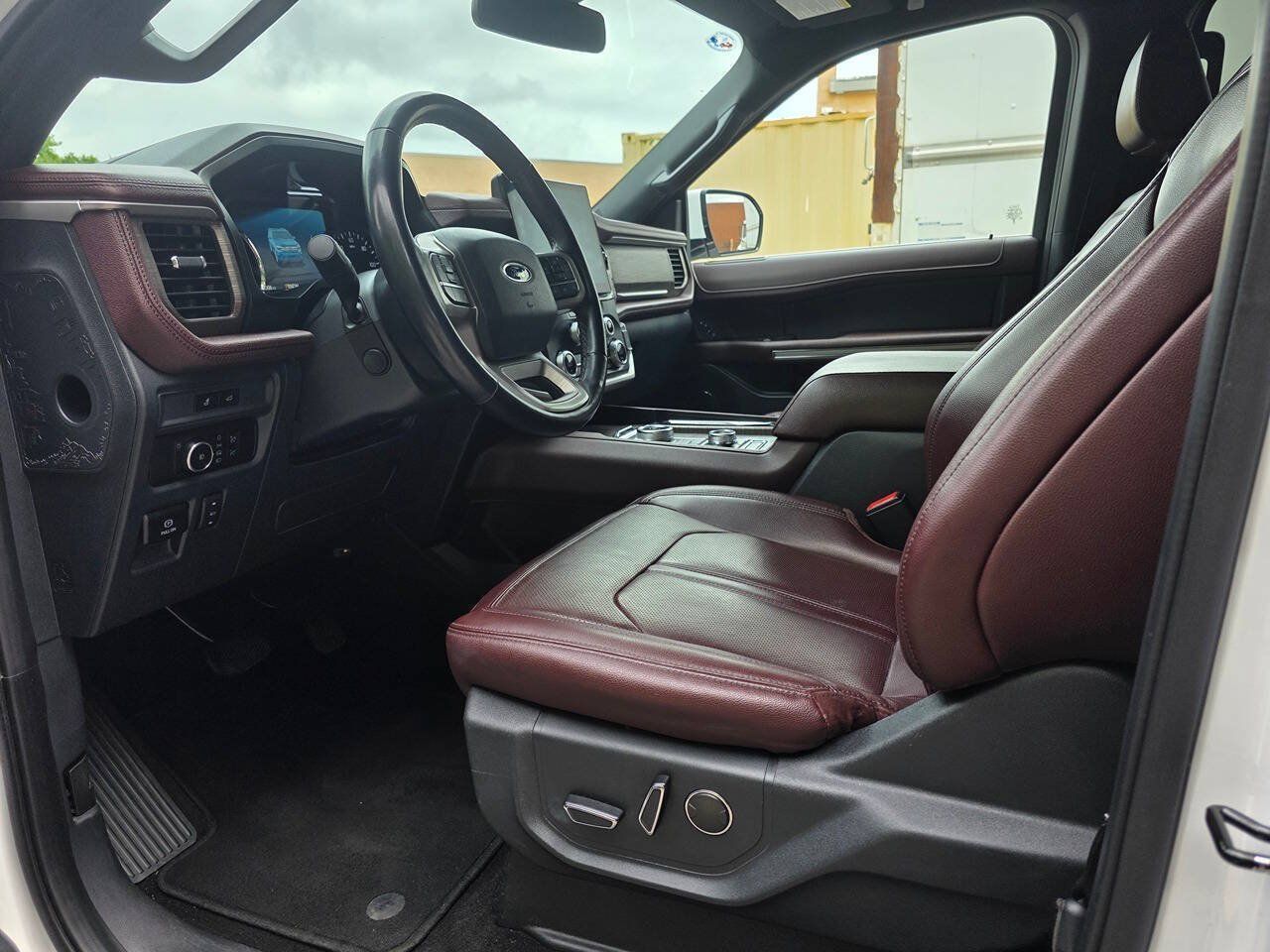 Used 2023 Ford Expedition Limited AWD/4WD image 13