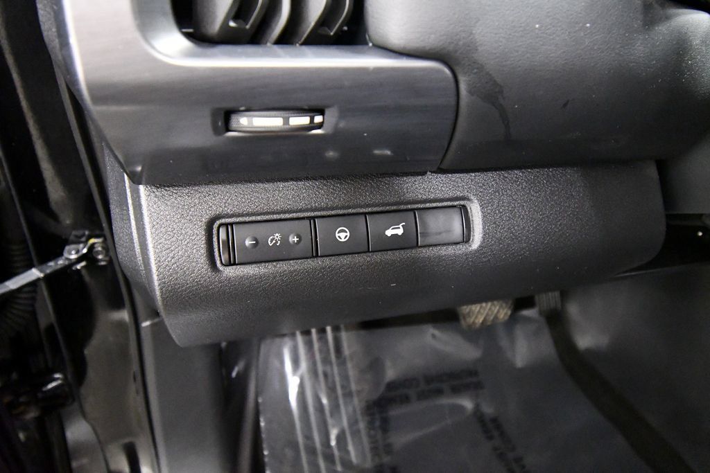 Used 2024 Nissan Pathfinder SL AWD/4WD image 20