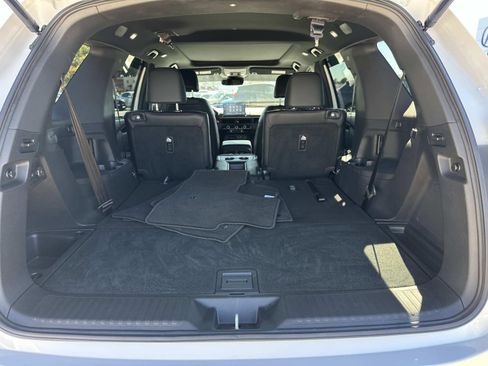 Used 2025 Honda Pilot Black Edition image 11