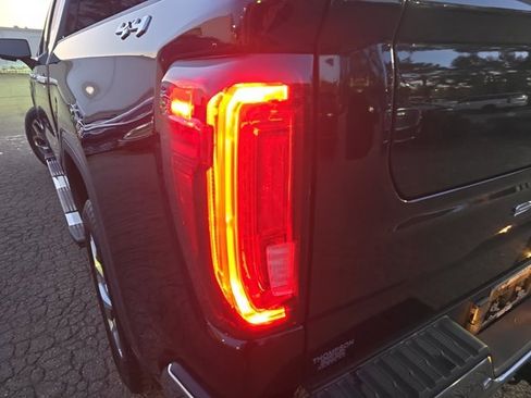 Used 2022 GMC Sierra 1500 SLT w/ SLT Premium Plus Package image 34
