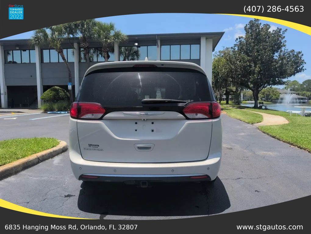 Used 2017 Chrysler Pacifica Touring-L Plus FWD image 4