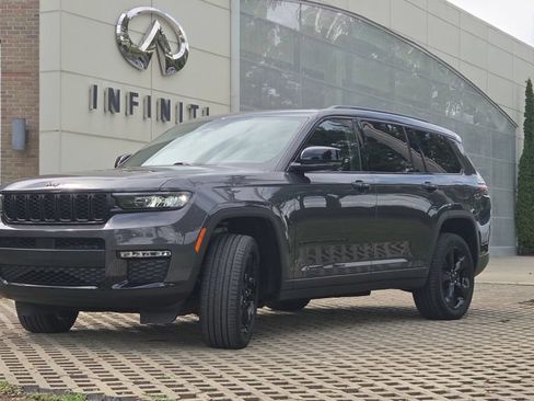 Used 2023 Jeep Grand Cherokee L Limited w/ Black Appearance Package AWD/4WD image 6