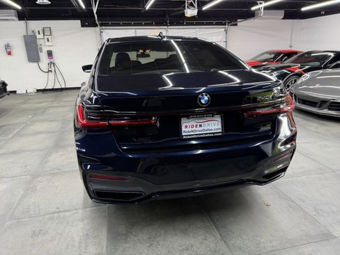 Used 2021 BMW 740i w/ M Sport Package image 5