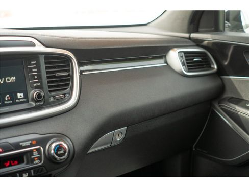 Used 2019 Kia Sorento SX FWD image 18