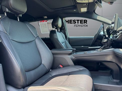 Used 2025 Toyota Sienna XLE Woodland Edition AWD/4WD image 17