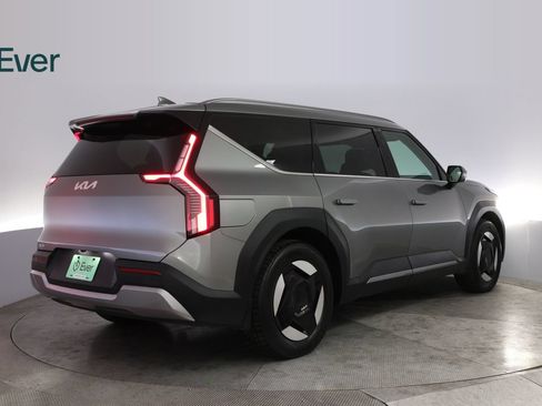 Used 2024 Kia EV9 Wind AWD/4WD image 3
