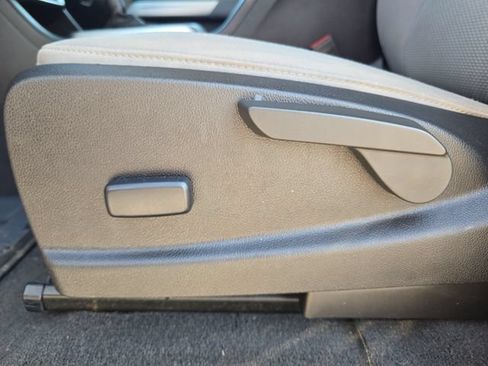 Used 2019 Chevrolet Colorado LT w/ LT Convenience Package RWD image 16