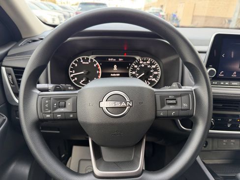 Used 2025 Nissan Rogue S image 9